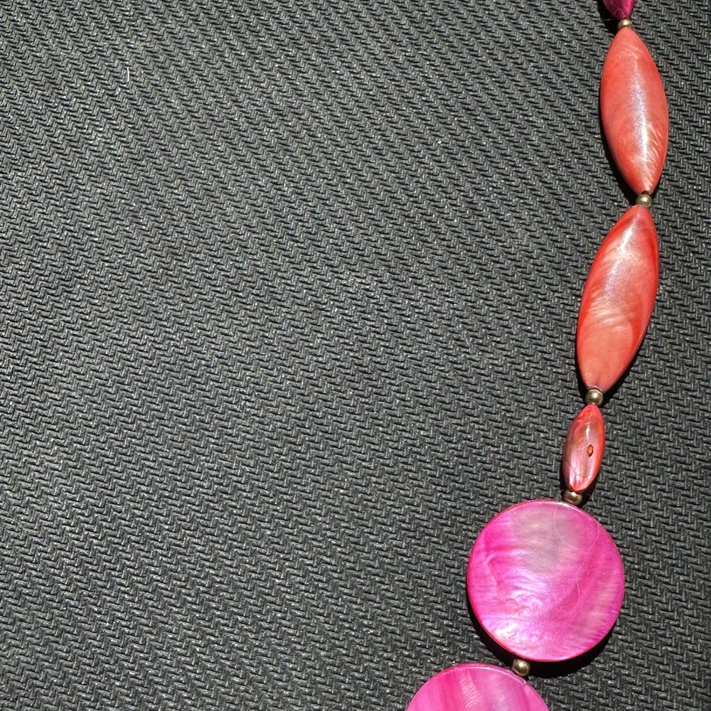 Hand Crafted Unique Earth “One of a Kind” Pink & Orange Shell Necklace Set. - Picture 6 of 7